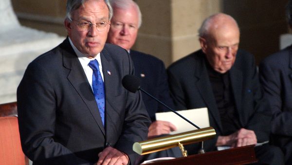 Porter Goss speaks on Capitol Hill after receiving a Congressional Distinguished Service Award. - Sputnik International