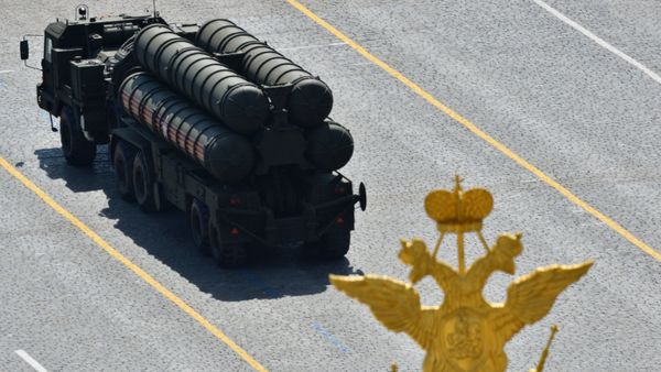 S-400 Triumph / SA-21 Growler medium-range and long-range surface-to-air missile system S-400 Triumph / SA-21 Growler medium-range and long-range surface-to-air missile system - Sputnik International