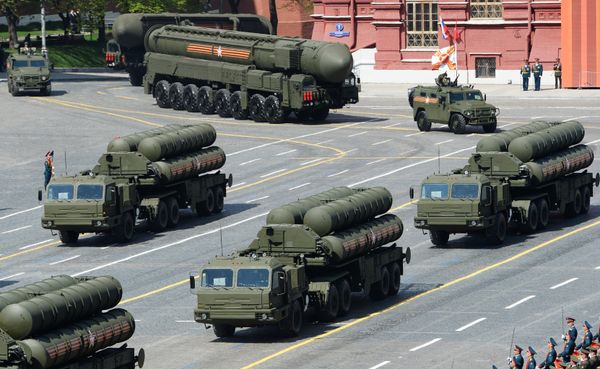 S-400 Triumph/SA-21 Growler medium- and long-range surface-to-air missile systems at 2015 military parade to mark the 70th anniversary of Victory in the 1941-1945 Great Patriotic War. Moscow, Red Square. - Sputnik International