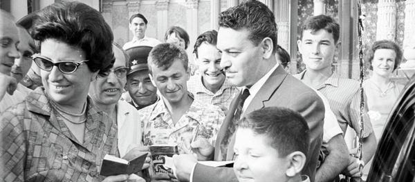 Manolis Glezos, national hero of Greece, with family - Sputnik International