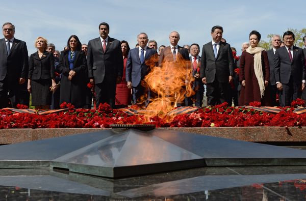 Flower-laying ceremony at the Tomb of the Unknown Soldier Flower-laying ceremony at the Tomb of the Unknown Soldier - Sputnik International