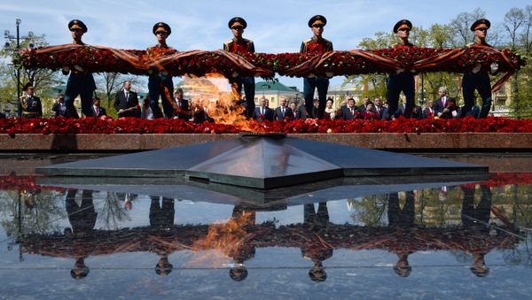 Flower-laying ceremony at the Tomb of the Unknown Soldier - Sputnik International