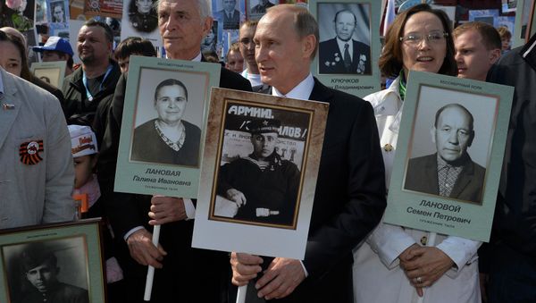 Russian President Vladimir Putin (C) holds a portrait of his father, war veteran Vladimir Spiridonovich Putin as he takes part in the Immortal Regiment march on the Red Square during the Victory Day celebrations in Moscow, Russia, May 9, 2015 Russian President Vladimir Putin (C) holds a portrait of his father, war veteran Vladimir Spiridonovich Putin as he takes part in the Immortal Regiment march on the Red Square during the Victory Day celebrations in Moscow, Russia, May 9, 2015 - Sputnik International