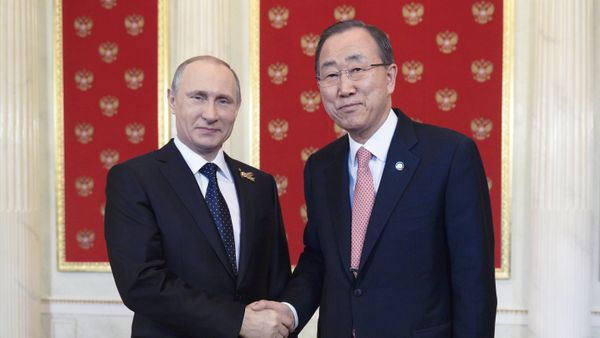 Russian President Vladimir Putin welcomes foreign delegation heads and honorary guests Russian President Vladimir Putin welcomes foreign delegation heads and honorary guests - Sputnik International