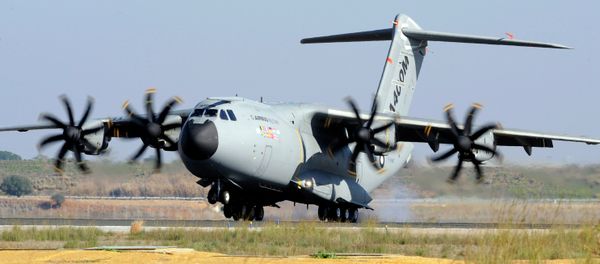 A file picture taken on December 11, 2009 shows an Airbus A400M military transporter landing in Sevilla A file picture taken on December 11, 2009 shows an Airbus A400M military transporter landing in Sevilla - Sputnik International
