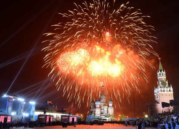 Fireworks to mark the 70th anniversary of victory over the Nazi Germany in World War II. - Sputnik International