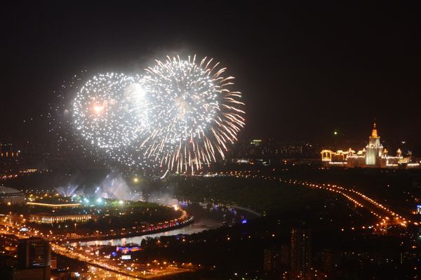 Fireworks to mark the 70th anniversary of victory over the Nazi Germany in World War II. - Sputnik International