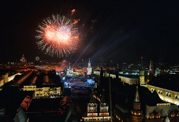 Fireworks to mark the 70th anniversary of victory over the Nazi Germany in World War II. - Sputnik International