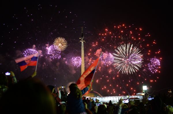 Fireworks to mark the 70th anniversary of victory over the Nazi Germany in World War II. - Sputnik International