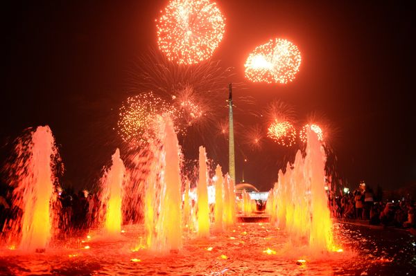 Fireworks to mark the 70th anniversary of victory over the Nazi Germany in World War II. - Sputnik International
