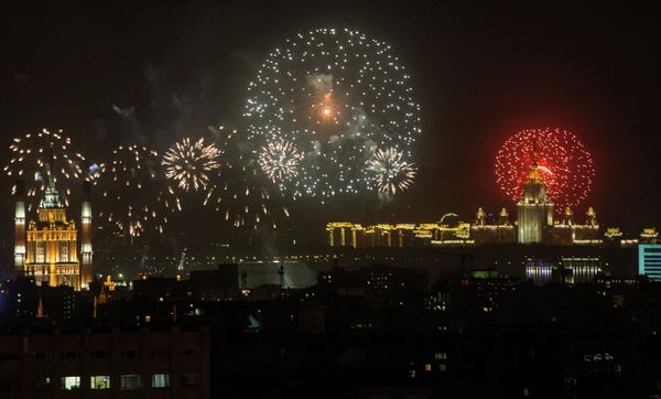Fireworks to mark the 70th anniversary of victory over the Nazi Germany in World War II. - Sputnik International
