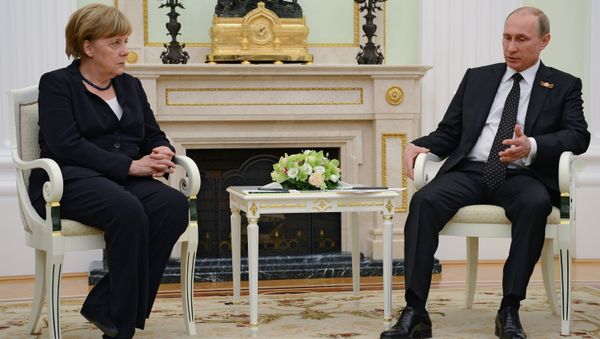Russian President Vladimir Putin and German Chancellor Angela Merkel during meeting in the Kremlin on May 9, 2015 Russian President Vladimir Putin and German Chancellor Angela Merkel during meeting in the Kremlin on May 9, 2015 - Sputnik International