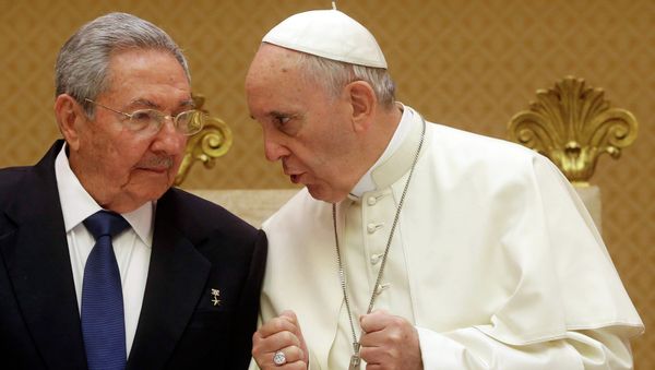 Cuban President Raul Castro and Pope Francis Cuban President Raul Castro and Pope Francis - Sputnik International
