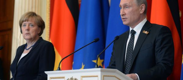 Russian President Vladimir Putin during a joint press conference with German Chancellor Angela Merkel in Moscow on May 10, 2015. - Sputnik International