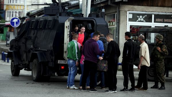 People are evacuated with an armored vehicle near a police checkpoint in Kumanovo, Macedonia, May 9, 2015 People are evacuated with an armored vehicle near a police checkpoint in Kumanovo, Macedonia, May 9, 2015 - Sputnik International