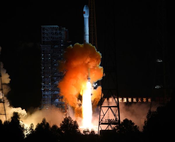 An unmanned spacecraft is launched atop an advanced Long March 3C rocket from the Xichang Satellite Launch Center in southwest China's Sichuan Province. - Sputnik International