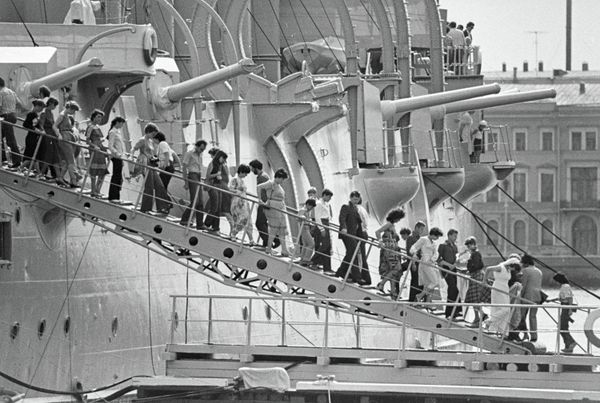 Aurora: Legendary Cruiser That Changed Russia’s History With a Single Shot - Sputnik International