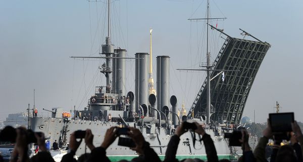 Aurora: Legendary Cruiser That Changed Russia’s History With a Single Shot - Sputnik International