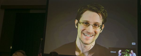 Edward Snowden has warned Australians that they are being watched all the time under controversial metadata retention laws. Edward Snowden has warned Australians that they are being watched all the time under controversial metadata retention laws. - Sputnik International