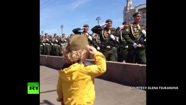 'Little General': Troops salute a kid in Moscow on V-Day 'Little General': Troops salute a kid in Moscow on V-Day - Sputnik International