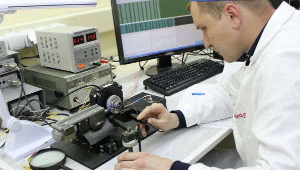 A subsidiary of the Russian state technologies corporation Rostec is developing a universal tracked robotic platform that could be used in both combat and rescue operations, the company's deputy CEO said Tuesday - Sputnik International
