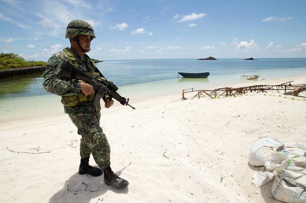 A Filipino soldier patrols the shore of disputed Pag-asa Island in the South China Sea. A Filipino soldier patrols the shore of disputed Pag-asa Island in the South China Sea. - Sputnik International