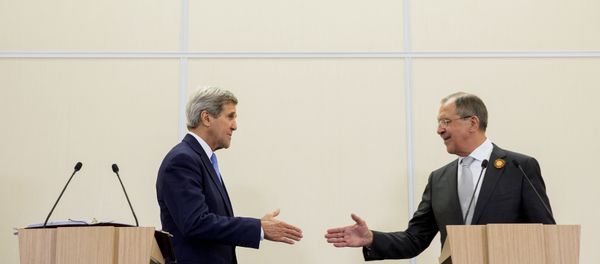 U.S. Secretary of State John Kerry shakes hands with Russian Foreign Secretary Sergey Lavrov after a news conference at the presidential residence of Bocharov Ruchey in Sochi, Russia May 12, 2015 - Sputnik International