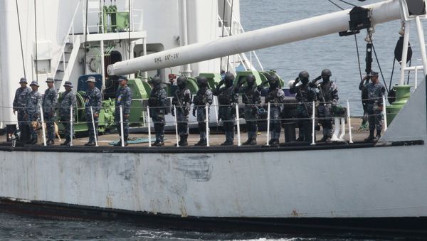 The Philippine Coast Guard personnel salute coast guard officials following a combined maritime exercise by Philippine and Japanese Coast Guards. - Sputnik International