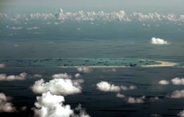 China's alleged on-going reclamation of Mischief Reef in the Spratly Islands. - Sputnik International