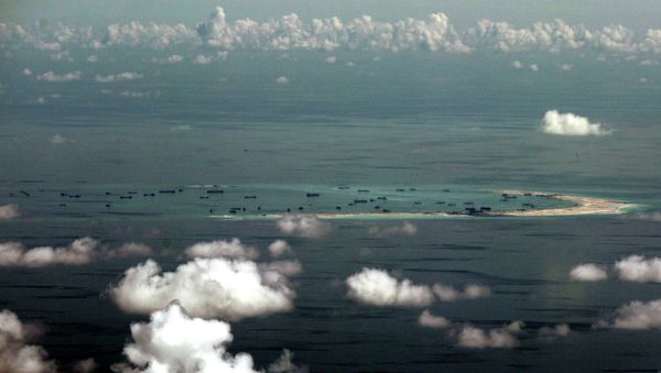 China's alleged on-going reclamation of Mischief Reef in the Spratly Islands. - Sputnik International