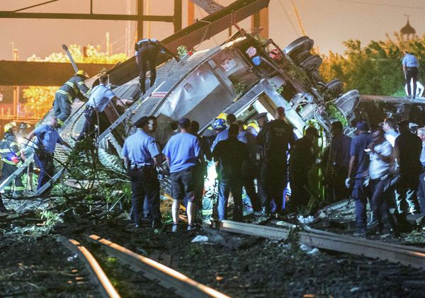 Derailment in the Frankfort section of Philadelphia Derailment in the Frankfort section of Philadelphia - Sputnik International