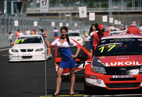 Wheels and Heels: Formula One Girls Wheels and Heels: Formula One Girls - Sputnik International