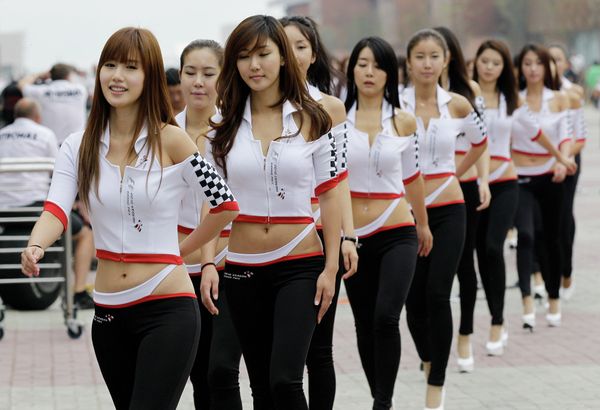Wheels and Heels: Formula One Girls Wheels and Heels: Formula One Girls - Sputnik International