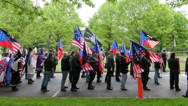Members of the National Socialists Movement and the White Knights of the Klu Klux Klan begin a march to the Capitol in Frankfort, Ky - Sputnik International