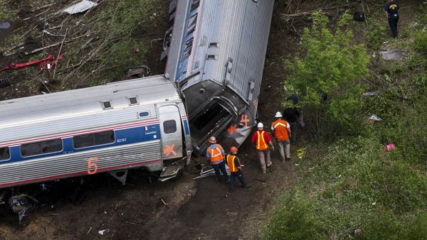 Emergency workers and Amtrak personnel inspect a derailed Amtrak train in Philadelphia, Pennsylvania May 13, 2015 Emergency workers and Amtrak personnel inspect a derailed Amtrak train in Philadelphia, Pennsylvania May 13, 2015 - Sputnik International