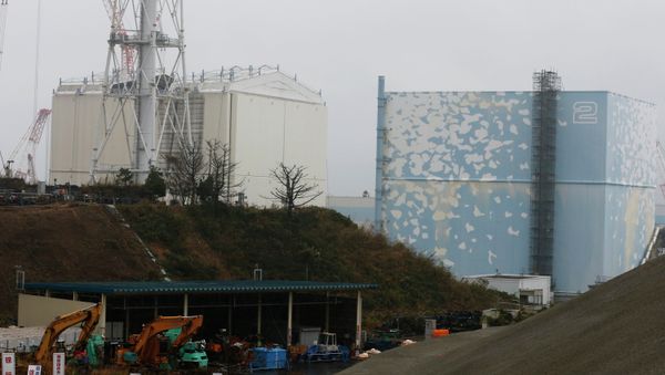 A part of the roof of a building covering the Unit 1 reactor, left, is seen removed at the Fukushima Dai-ichi nuclear power plant in Okuma, Fukushima prefecture, northeastern Japan, Wednesday, Nov. 12, 2014 A part of the roof of a building covering the Unit 1 reactor, left, is seen removed at the Fukushima Dai-ichi nuclear power plant in Okuma, Fukushima prefecture, northeastern Japan, Wednesday, Nov. 12, 2014 - Sputnik International