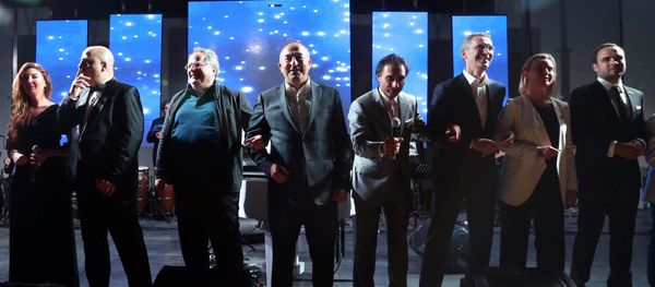 Secretary General of NATO, Jens Stoltenberg, third right, Turkish Foreign Minister Mevlut Cavusoglu, center, Greek Foreign Minister Nikos Kotzias, third left, EU High representative for foreign policy Federica Mogherini, second right, and other NATO officials dance to We are the world  after a dinner during the NATO Foreign Ministers' conference in Antalya, Turkey, Wednesday, May 13, 2015 - Sputnik International
