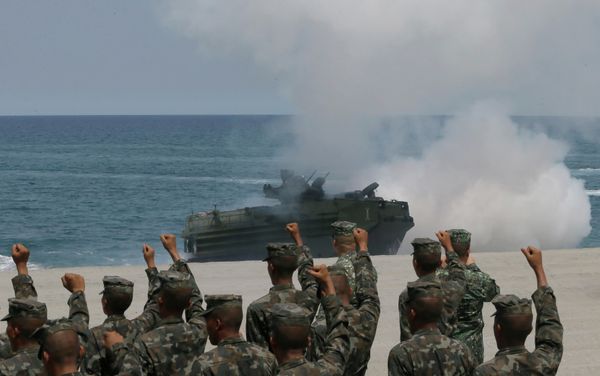 Philippine Marines cheer as a U.S. Navy AAV (Amphibious Assault Vehicle) storms the beach during a combined assault exercise facing one of the contested islands in the South China Sea. Philippine Marines cheer as a U.S. Navy AAV (Amphibious Assault Vehicle) storms the beach during a combined assault exercise facing one of the contested islands in the South China Sea. - Sputnik International