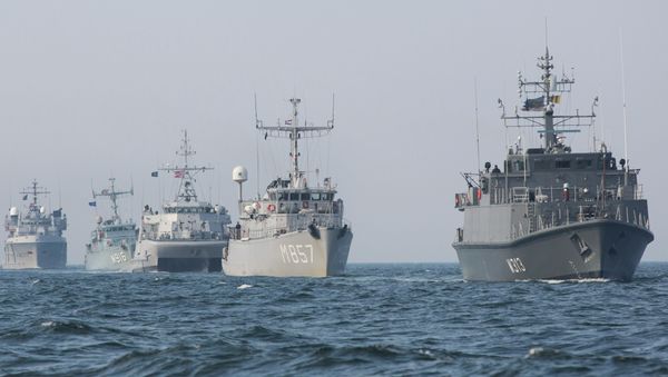 From left, Norwegian support vessel Valkyrien, Belgian mine-hunter Belis, Norwegian minesweeper Otra, Dutch mine-hunter Makkum and Estonian mine-hunter Admiral Cowen form a convoy during a NATO deployment in the Baltic Sea along the German Coast, Tuesday, April 22, 2014 From left, Norwegian support vessel Valkyrien, Belgian mine-hunter Belis, Norwegian minesweeper Otra, Dutch mine-hunter Makkum and Estonian mine-hunter Admiral Cowen form a convoy during a NATO deployment in the Baltic Sea along the German Coast, Tuesday, April 22, 2014 - Sputnik International