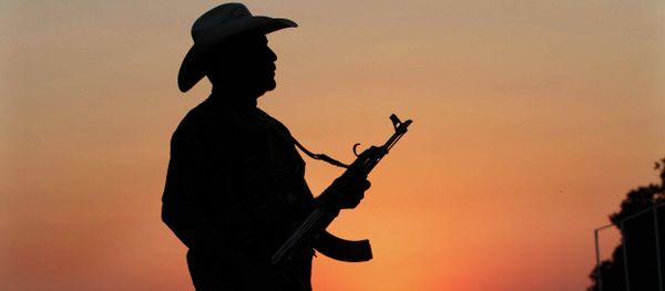 An unidentified armed man from a self-defense group stands with his weapon at the entrance of Apatzingan in Michoacan state, Mexico An unidentified armed man from a self-defense group stands with his weapon at the entrance of Apatzingan in Michoacan state, Mexico - Sputnik International