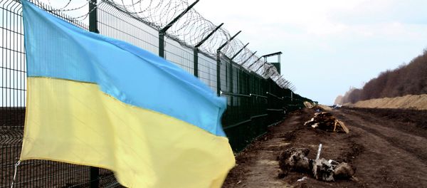 A Ukrainian national flag is attached to the fence on the Ukrainian-Russian border near Hoptivka, Kharkiv region, eastern Ukraine A Ukrainian national flag is attached to the fence on the Ukrainian-Russian border near Hoptivka, Kharkiv region, eastern Ukraine - Sputnik International