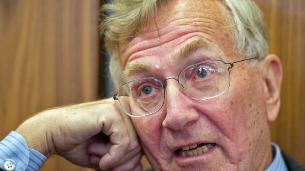 Seymour Hersh, the investigative journalist who wrote that the US government's story about the assassination of Osama bin Laden was a lie, is vigorously defending his reporting.  - Sputnik International