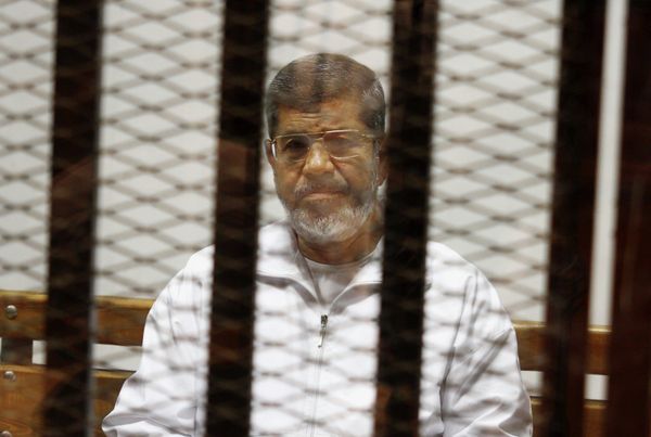 Egypt's ousted Islamist President Mohammed Morsi sits in a defendant cage in the Police Academy courthouse in Cairo, Egypt - Sputnik International