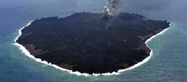 The newly created Nishinoshima island at the Ogasawara island chain, 1,000 kilometres south of Tokyo The newly created Nishinoshima island at the Ogasawara island chain, 1,000 kilometres south of Tokyo - Sputnik International