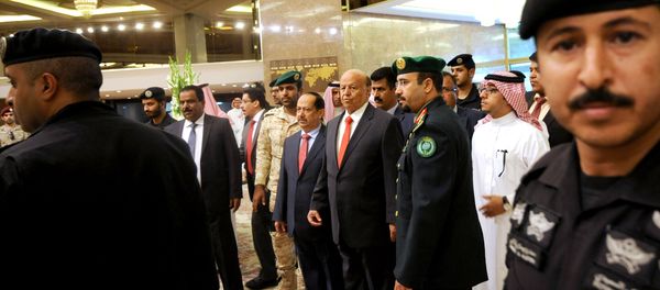 Yemen's exiled President Abed Rabbo Mansour Hadi (C) is seen surrounded by security forces upon his arrival for the opening of Riyadh Conference for Saving Yemen and Building Federal State in the Saudi capital Riyadh, on May 17, 2015 Yemen's exiled President Abed Rabbo Mansour Hadi (C) is seen surrounded by security forces upon his arrival for the opening of Riyadh Conference for Saving Yemen and Building Federal State in the Saudi capital Riyadh, on May 17, 2015 - Sputnik International
