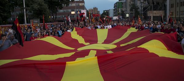 Supporters of the ruling VMRO-DPMNE party and Prime Minister Nikola Gruevski hold a Macedonian flag during a rally in Skopje, Macedonia, May 18, 2015 Supporters of the ruling VMRO-DPMNE party and Prime Minister Nikola Gruevski hold a Macedonian flag during a rally in Skopje, Macedonia, May 18, 2015 - Sputnik International