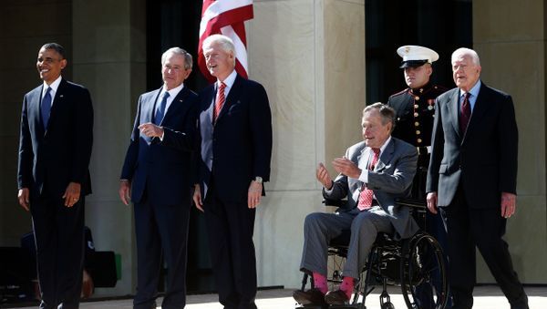 President Barack Obama stands with former presidents George W. Bush, Bill Clinton, George H.W. Bush, and Jimmy Carter. - Sputnik International