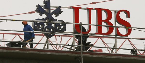 Workers are seen beside a logo of Swiss bank UBS in Zurich Workers are seen beside a logo of Swiss bank UBS in Zurich - Sputnik International