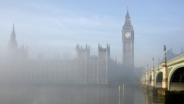 Fog clears around the Houses of Parliament in central London, Britain in this December 11, 2013 Fog clears around the Houses of Parliament in central London, Britain in this December 11, 2013 - Sputnik International