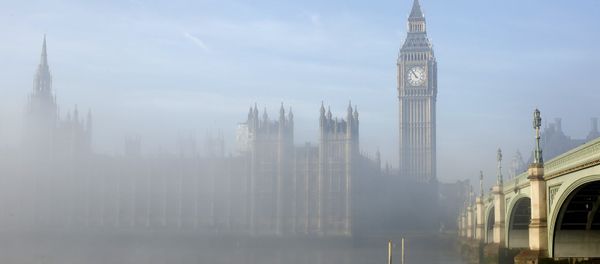 Fog clears around the Houses of Parliament in central London, Britain in this December 11, 2013 - Sputnik International